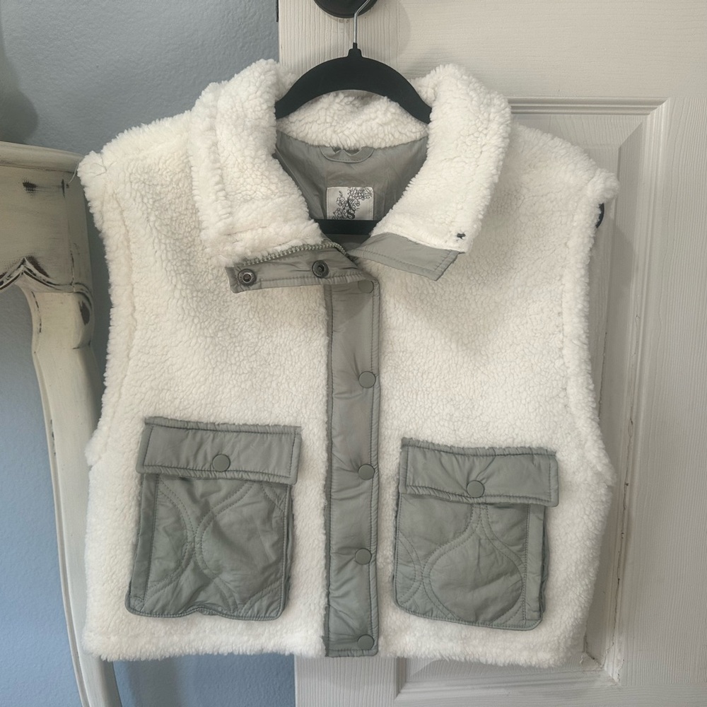 Altar’d State Sherpa Vest Size Medium. NWOT.